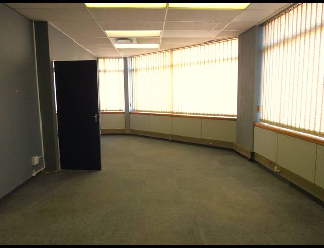 270M² OFFICE TO LET IN STRAND CENTRAL